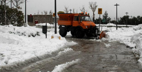 Ο χιονιάς έφερε προβλήματα στην Αθήνα - Διακοπές κυκλοφορίας και αλυσίδες 
