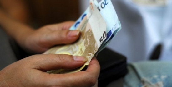 Επιασαν Ελληνα επιχειρηματία στην Κύπρο με 500.000 ευρώ στις βαλίτσες του - Προσπάθησε να τα καταθέσει σε τράπεζα