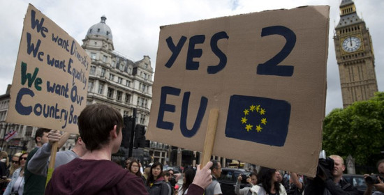 Δύο εκατομμύρια Βρετανοί ζητούν δεύτερο δημοψήφισμα μετά το Brexit
