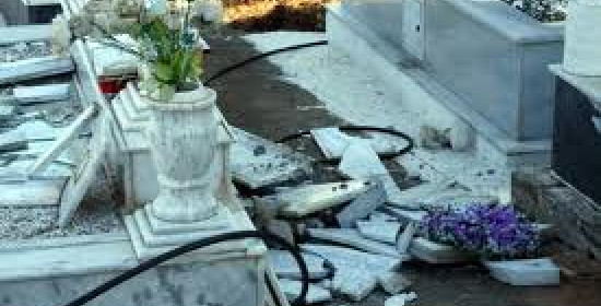 Γαστούνη: Ζημιές και λεηλασίες στο νεκροταφείο της πόλης