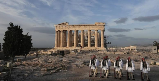 Le Monde: Η Ελλάδα απειλεί πάλι την ευρωζώνη; 