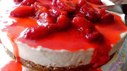Cheesecake με crème fraîche και καραμελωμένες φράουλες