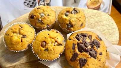 Ατομικά κεκάκια με κομμάτια σοκολάτας (choco muffins)
