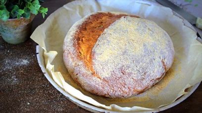 Ζυμωτό, παραδοσιακό ψωμί με κουρκουμά